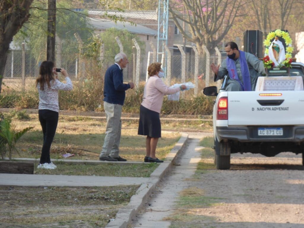 La imagen de San Cayetano recorrió las calles de Tintina La imagen de San Cayetano recorrió las calles de Tintina