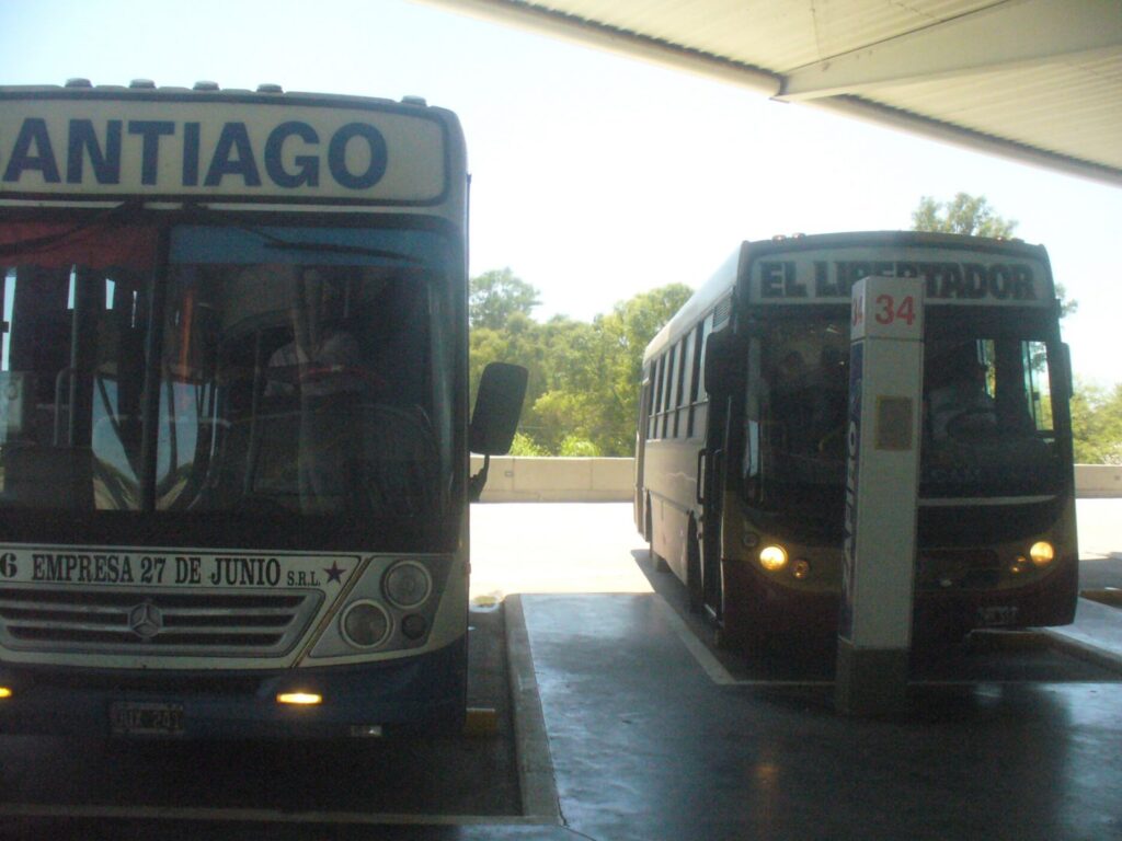 Redujeron el horario del servicio de transporte que une Fernández y Capital Redujeron el horario del servicio de transporte que une Fernández y Capital