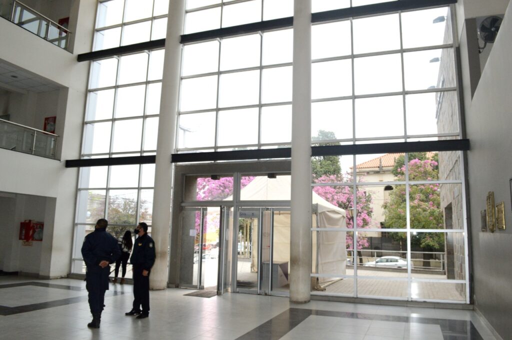 Cierran el Centro Judicial Banda por un empleado con covid Cierran el Centro Judicial Banda por un empleado con covid
