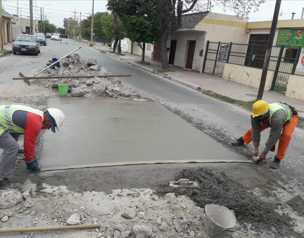 Trabajan en arreglos de calles del barrio Central Argentino