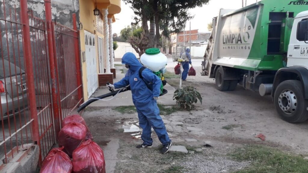Familias aisladas deben solicitar bolsas especiales para recolección de residuos