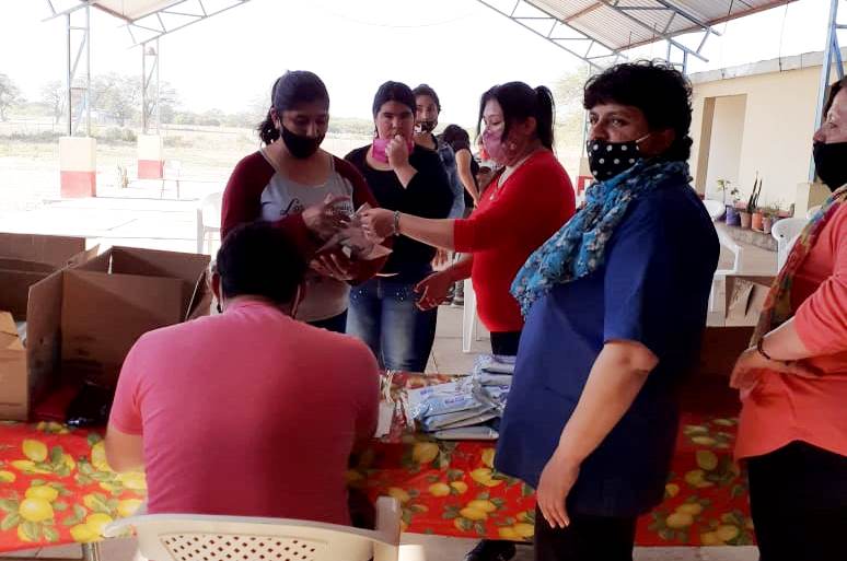 Asisten a vecinos de Colonia Alcira con servicios de salud y alimentos