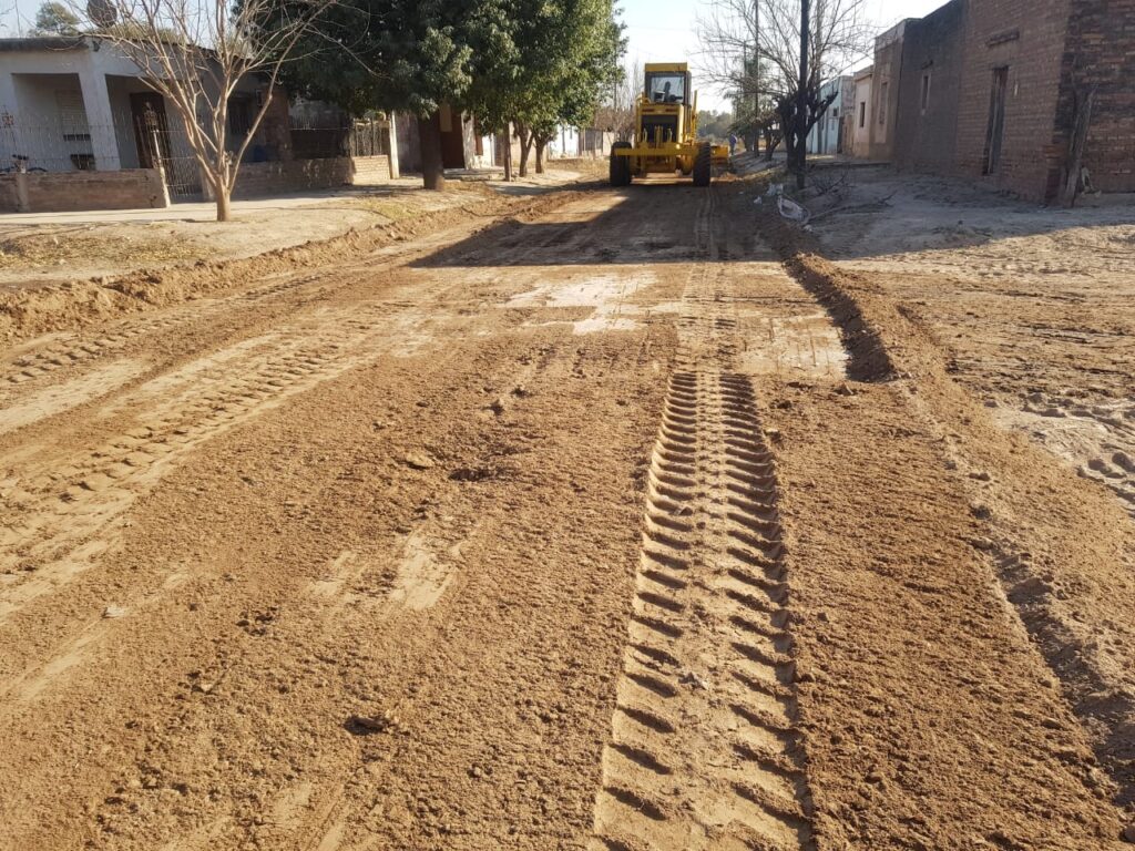 Continúan los arreglos de calles en barrios de San Pedro de Guasayán Continúan los arreglos de calles en barrios de San Pedro de Guasayán