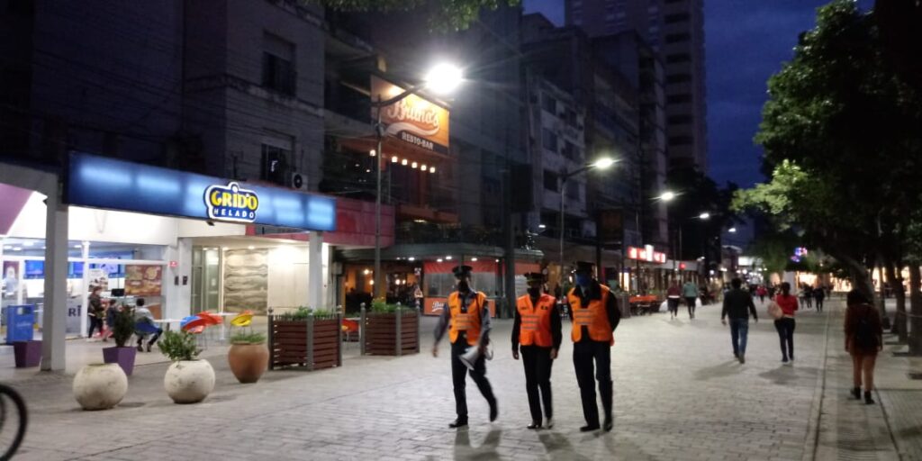 Restringen los horarios de circulación en Santiago y La Banda