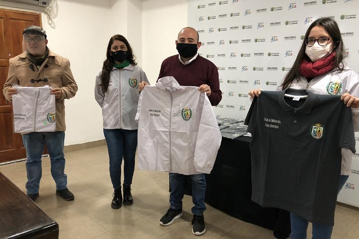 Entregan uniformes a inspectores de Calidad de Vida Municipal Entregan uniformes a inspectores de Calidad de Vida Municipal