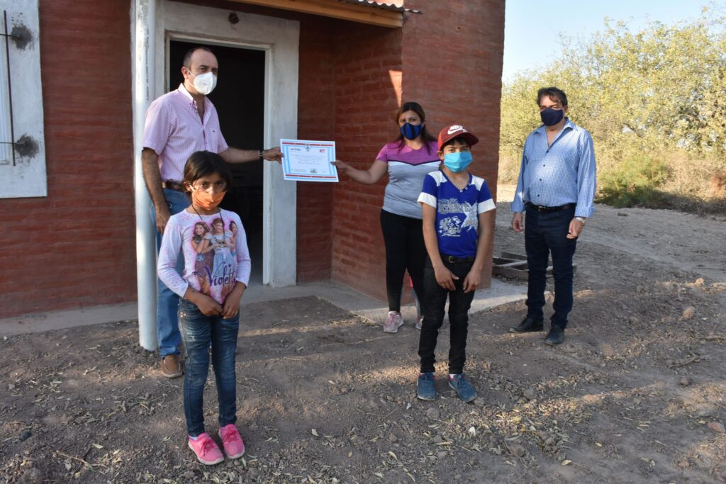 Villa Atamisqui: entregaron viviendas sociales a 26 familias