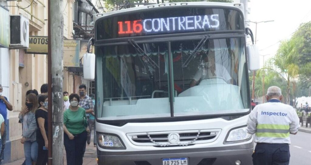 Intiman a las empresas de colectivos a reforzar sus frecuencias Intiman a las empresas de colectivos a reforzar sus frecuencias