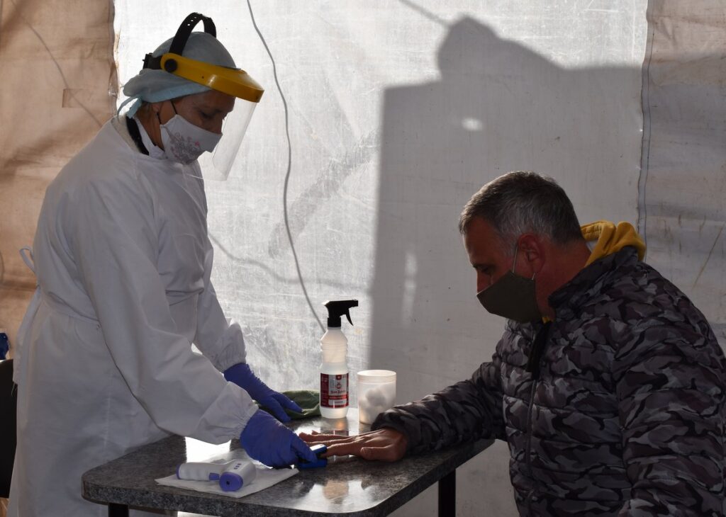 Frías: controlan a unas 1000 personas por día en el puesto de control sanitario
