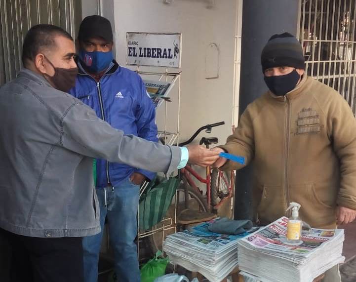 Entregan barbijos a puesteros y empleados del Mercado Unión