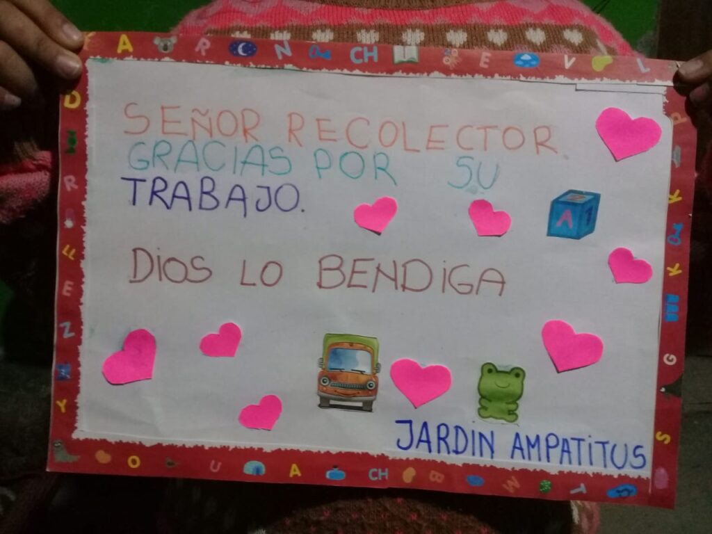 Niños y niñas de Añatuya organizaron una sorpresa para los recolectores de residuos