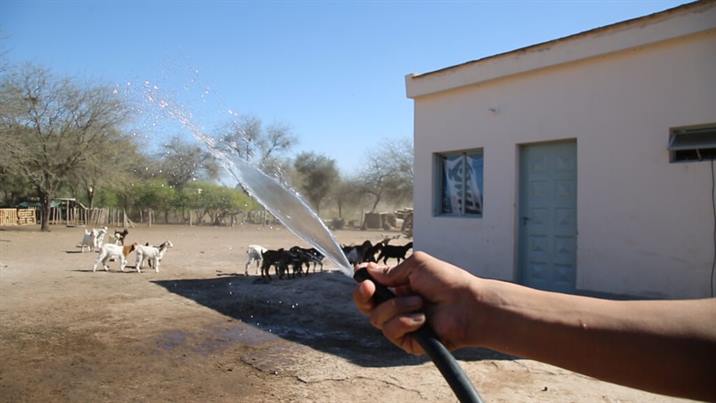 Invierten $3.500 millones para llevar agua potable a 89 mil santiagueños Invierten $3.500 millones para llevar agua potable a 89 mil santiagueños