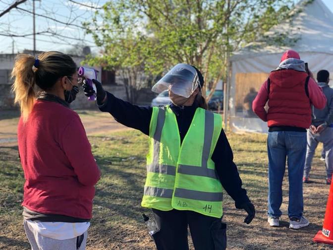 Buscarán casa por casa a pacientes sintomáticos en el barrio San Carlos