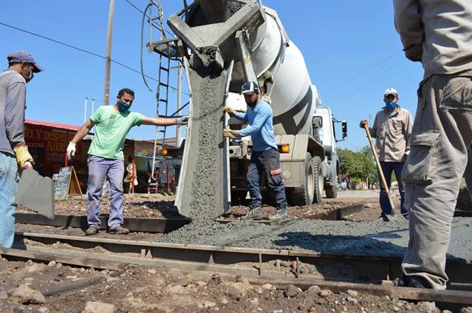 Ejecutan importantes obras públicas en barrios de Frías Ejecutan importantes obras públicas en barrios de Frías