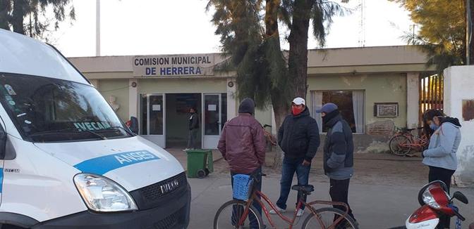 Tras un caso positivo en Herrera, cierran la comuna por desinfección Tras un caso positivo en Herrera, cierran la comuna por desinfección