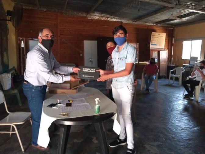 Continúa la entrega de netbooks a estudiantes de San Pedro