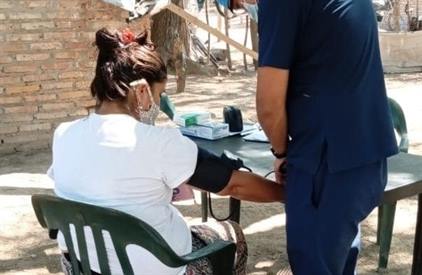Vecinos del Paraje Lomitas accedieron a un amplio operativo de Fernández Vecinos del Paraje Lomitas accedieron a un amplio operativo de Fernández