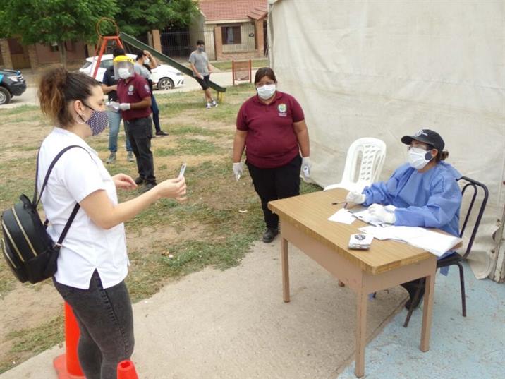 Buscaron personas con síntomas de Covid-19 en el barrio 25 de Mayo