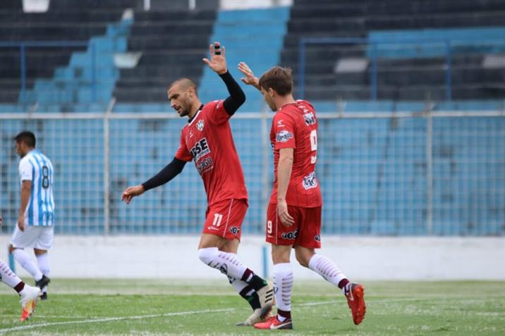 Central venció a Atlético Tucumán con un doblete de Ribas Central venció a Atlético Tucumán con un doblete de Ribas