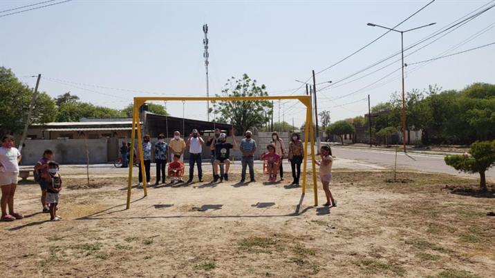 Inauguran un espacio de juegos en la plaza 27 de Abril de Clodomira Inauguran un espacio de juegos en la plaza 27 de Abril de Clodomira