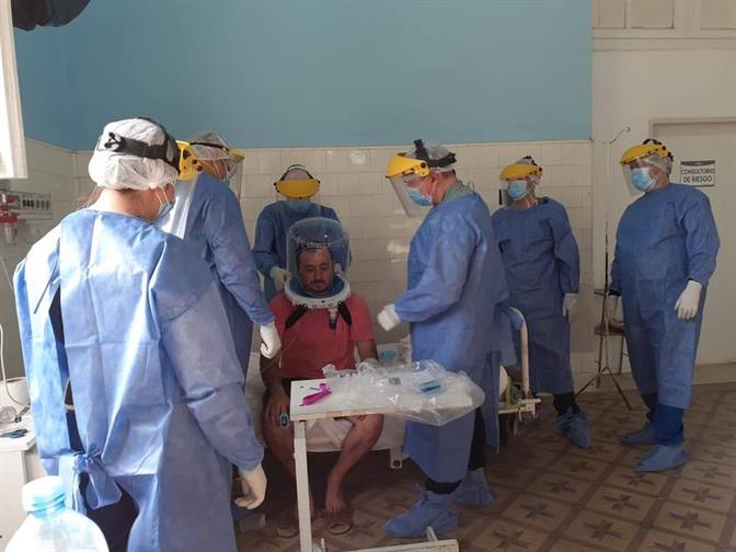 Incorporan cascos para tratar a pacientes con coronavirus Incorporan cascos para tratar a pacientes con coronavirus