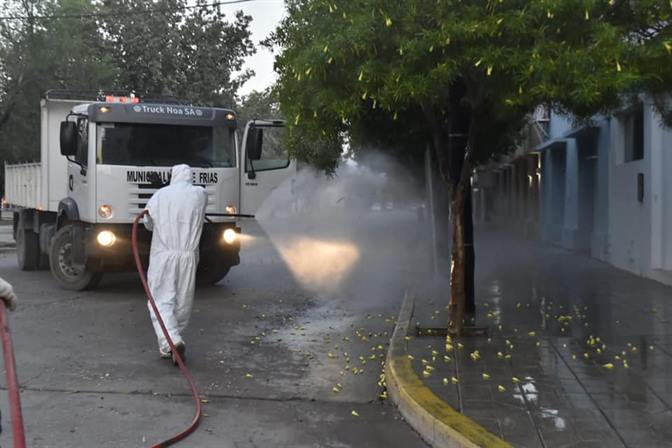 Realizaron tareas de desinfección en los puntos más concurridos de Frías