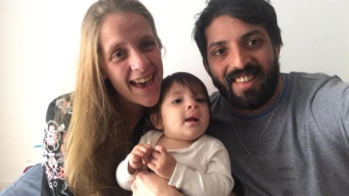 Historias de pandemia: Volvió a abrazar a su hija después de 7 meses Historias de pandemia: Volvió a abrazar a su hija después de 7 meses