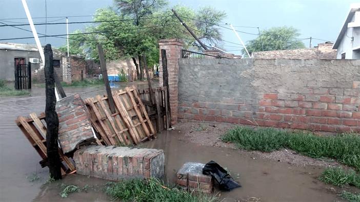 Graves destrozos y familias afectadas en el interior santiagueño