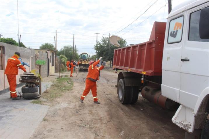 Realizan descacharreo en barrios de la Capital