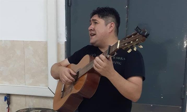Marcelo Toledo sorprendió a pacientes en diálisis Marcelo Toledo sorprendió a pacientes en diálisis