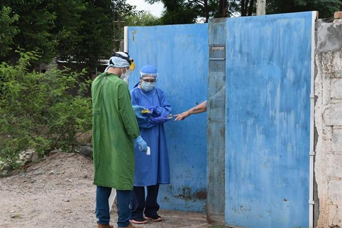 Asisten a familias aisladas por Covid-19 en Frías