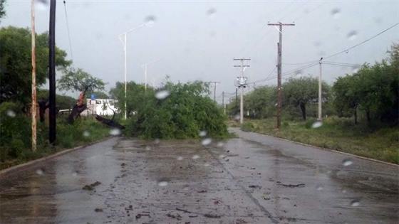 Lluvias, vientos y granizo dejaron graves daños en Sumampa Lluvias, vientos y granizo dejaron graves daños en Sumampa