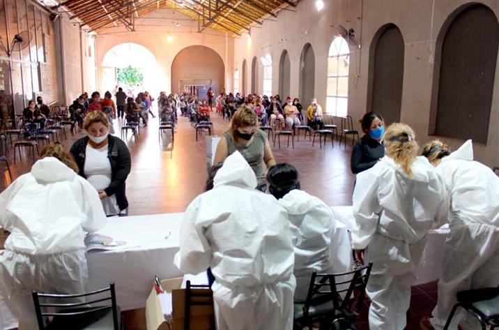 Más de 600 bandeños ya recibieron sus tarjetas Alimentar Más de 600 bandeños ya recibieron sus tarjetas Alimentar