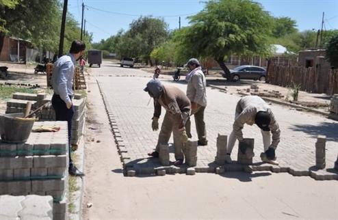Fernández cierra el año con más pavimento y renovación lumínica