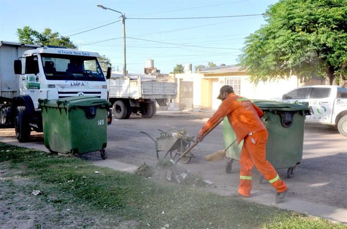 Limpieza, desmalezamiento y fumigación en los barrios bandeños