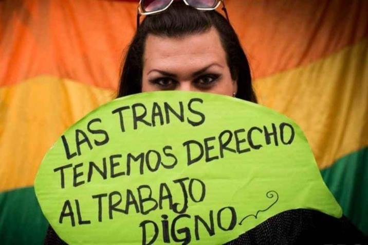 Medio millar de trans y travestis aspiran a cargos en la administración pública en Santiago Medio millar de trans y travestis aspiran a cargos en la administración pública en Santiago