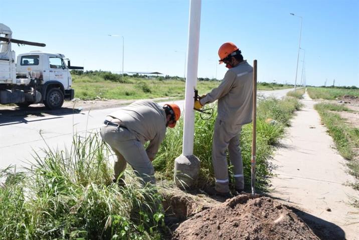 Reparan alumbrado en avenida Circunvalación tras ataques vandálicos Reparan alumbrado en avenida Circunvalación tras ataques vandálicos
