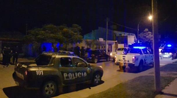 Detienen a unos 40 frienses tras participar en fiestas clandestinas Detienen a unos 40 frienses tras participar en fiestas clandestinas