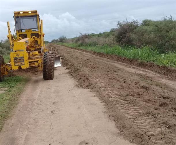 Realizan tareas de mantenimiento y mejoras en caminos de Guasayán