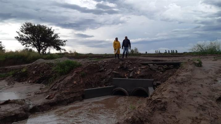 Supervisan obras de desagües en Colonia El Simbolar