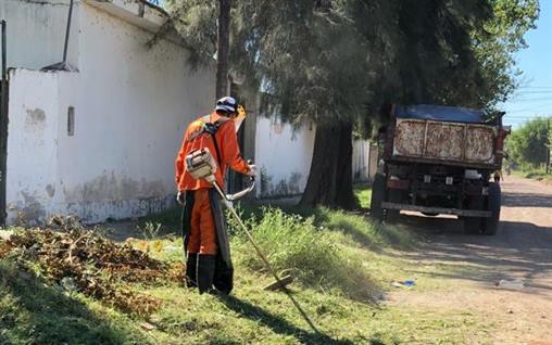 Realizan un operativo de limpieza en el barrio Villa Unión
