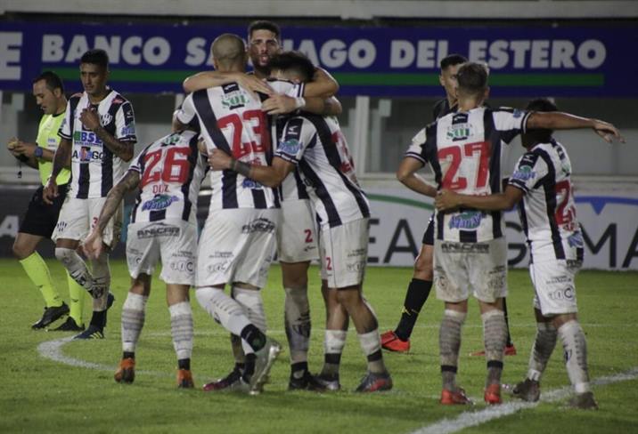 Vibrante igualdad entre Central Córdoba y Racing