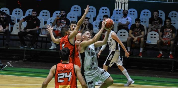 Olímpico volvió al ruedo con una derrota increíble