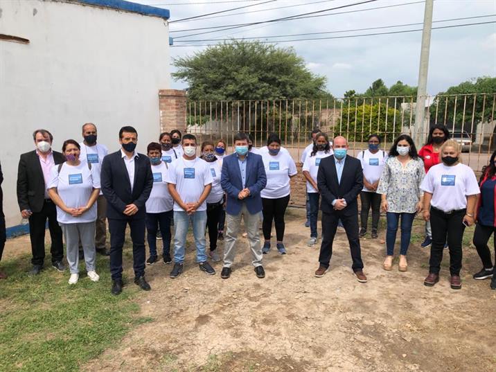 Arroyo visitó el CIC del barrio San Carlos en La Banda