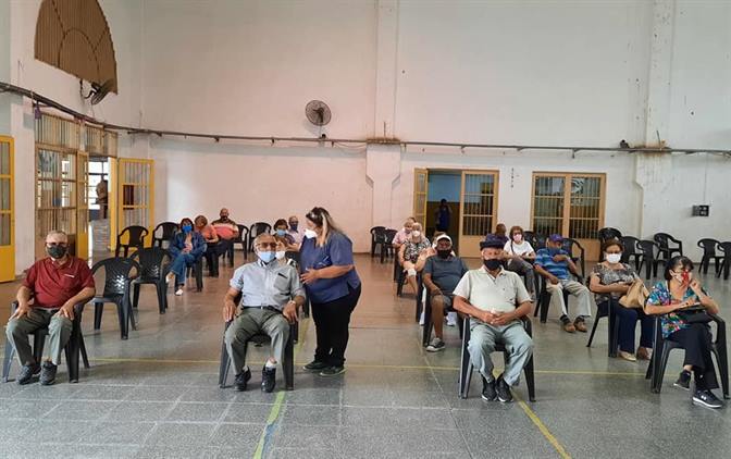 Comienza la vacunación a mayores de 60 a 69 años Comienza la vacunación a mayores de 60 a 69 años
