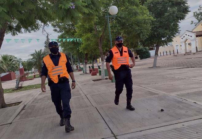 Envían insumos médicos y móviles policiales a Campo Gallo Envían insumos médicos y móviles policiales a Campo Gallo
