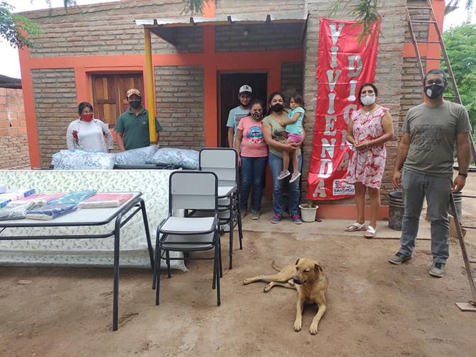 Beneficiarios de viviendas sociales de Figueroa reciben mobiliario Beneficiarios de viviendas sociales de Figueroa reciben mobiliario