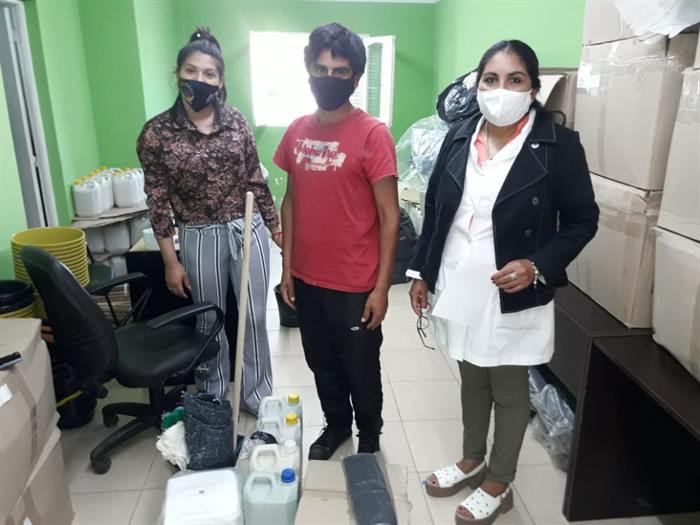 Entregan elementos de higiene a escuelas de Colonia Dora