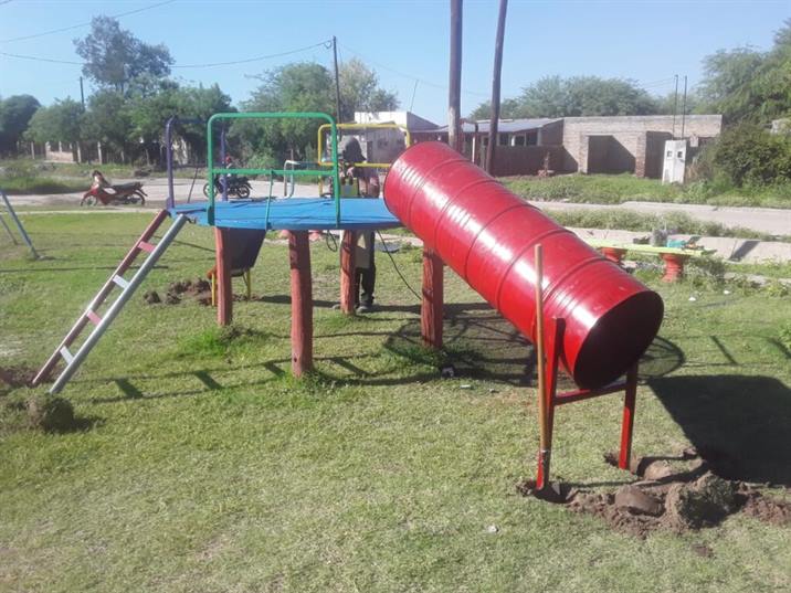 Añatuya diseña y crea los juegos infantiles para las plazas barriales