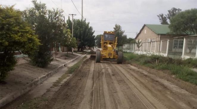 Avanzan los trabajos de perfilado y mejoras en calles de San Pedro