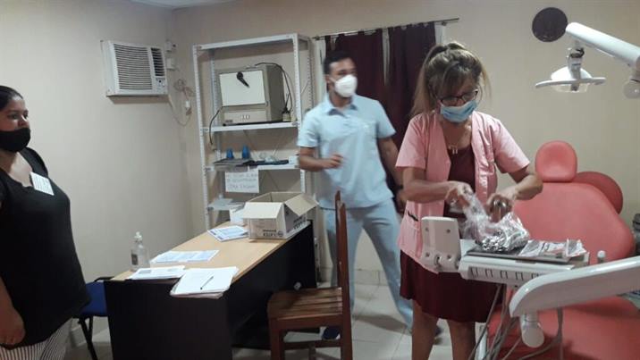 Entregan instrumentos de odontología en salas de Quimilí